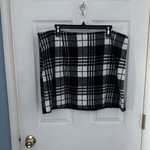 Stylish Plaid Mini Skirt in Black and White